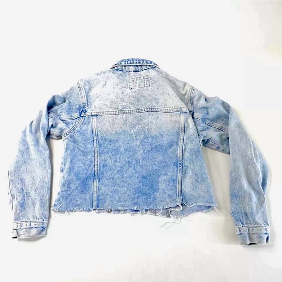 Distressed cropped light blue jean jacket - Picture 2 of 3